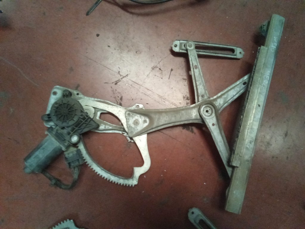 Elevalunas delantero izquierdo Mercedes clase e w210 '02