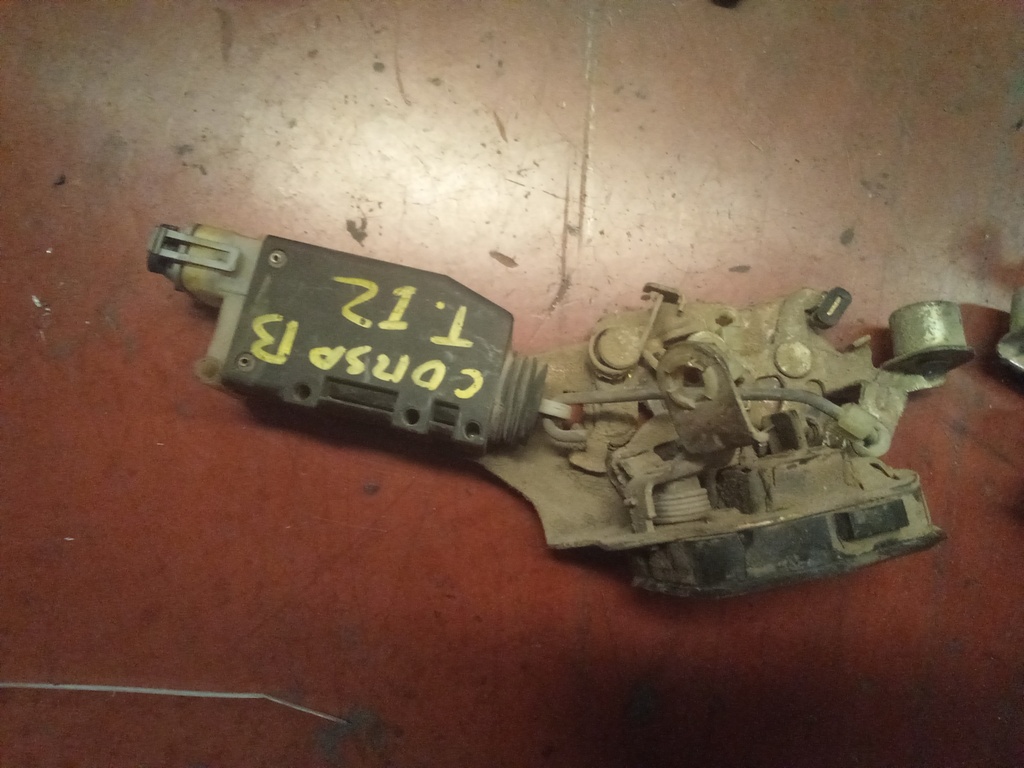 Cerradura trasera izquierda Opel corsa b '95