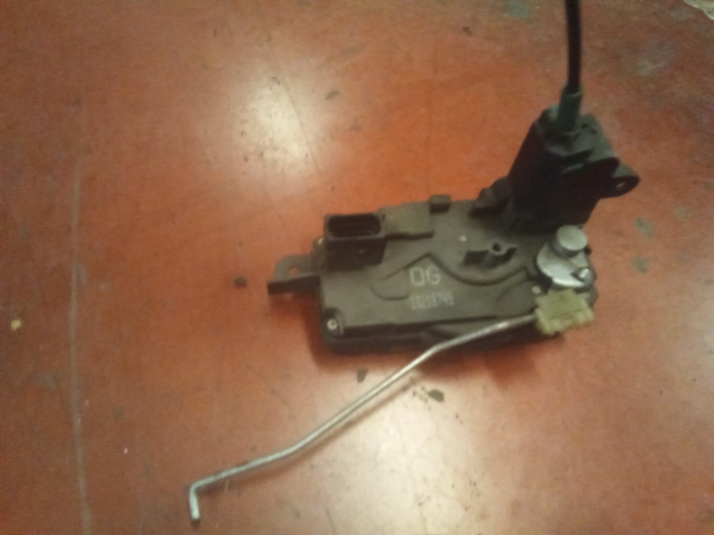 Cerradura delantera derecha Opel Zafira b '06