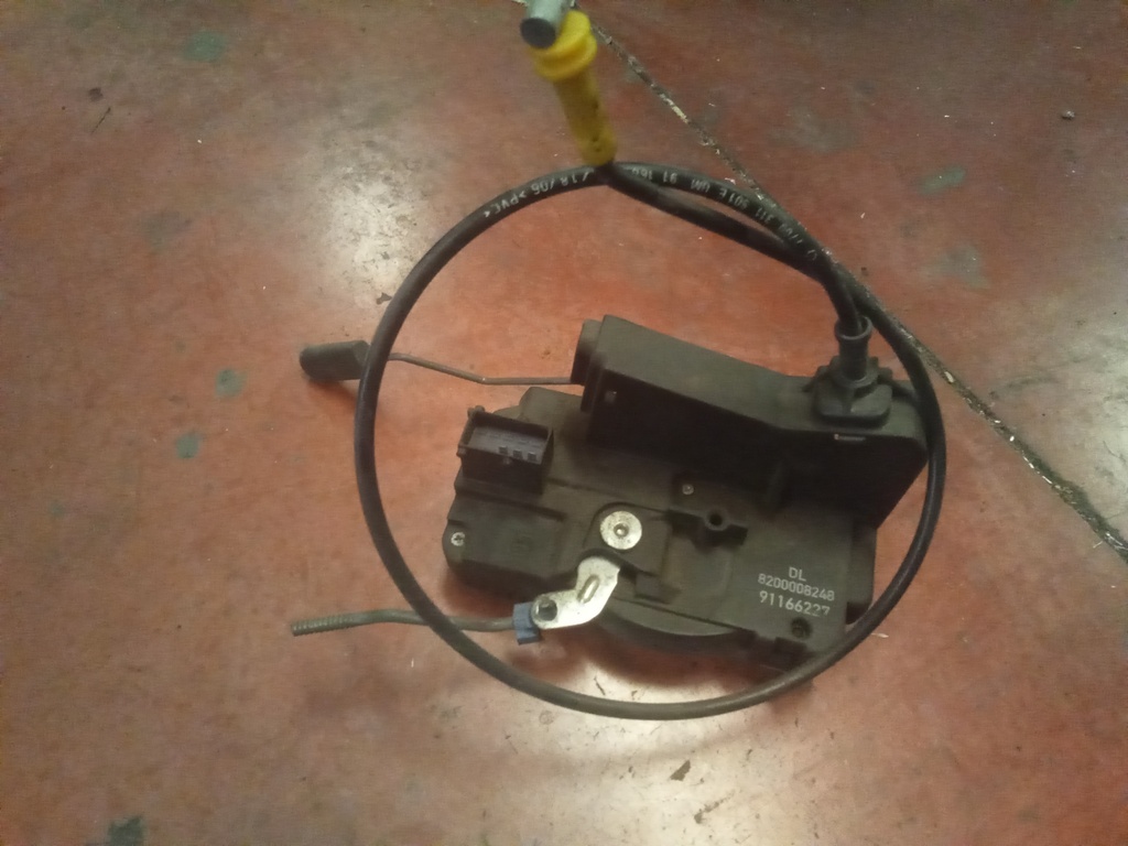 Cerradura delantera derecha Opel vivaro '03