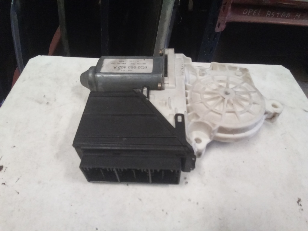 Motor elevalunas delantero izquierdo seat Ibiza '03