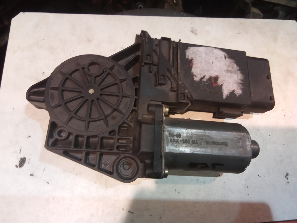 Motor elevalunas delantero izquierdo Volkswagen Passat '00