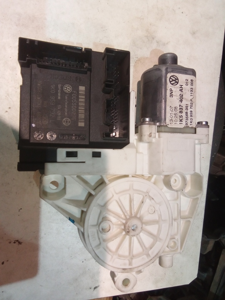 Motor elevaluas delantero derecho Volkswagen Passat '08