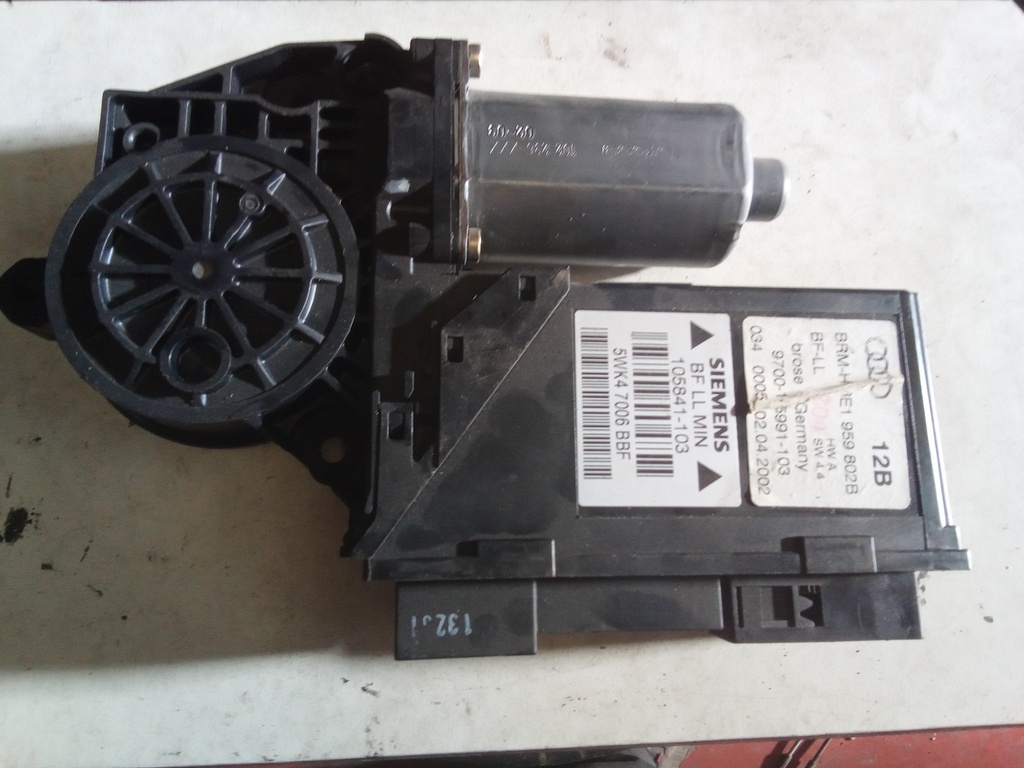 Motor elevalunas delantero derecho audi a4 '00