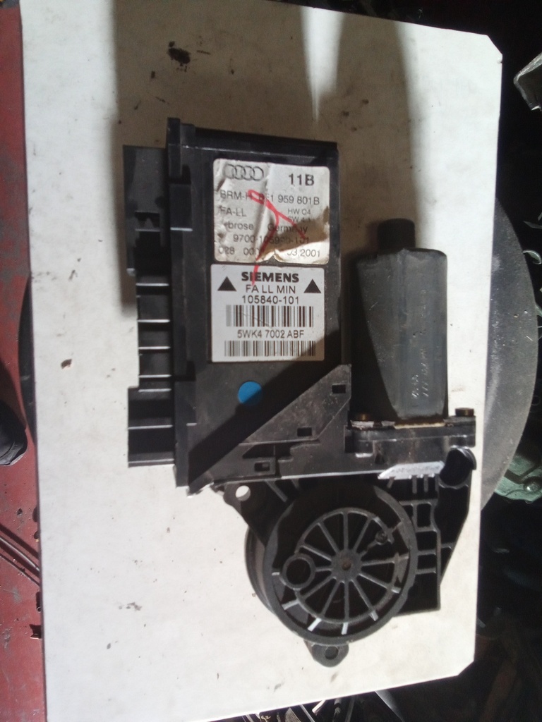 Motor elevalunas delantero izquierdo audi a4 '00