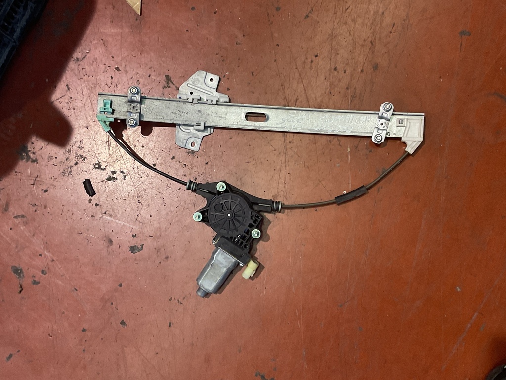 Elevalunas delantero izquierdo hyundai accent ‘06