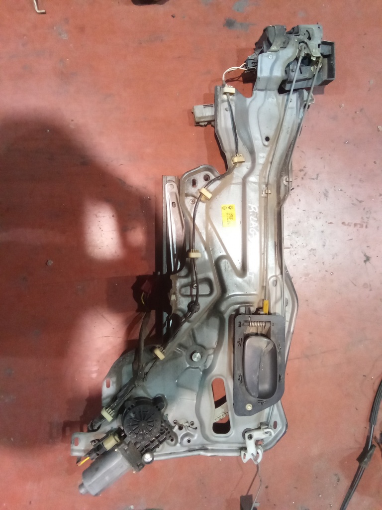 Elevalunas trasero izquierdo Renault laguna '98