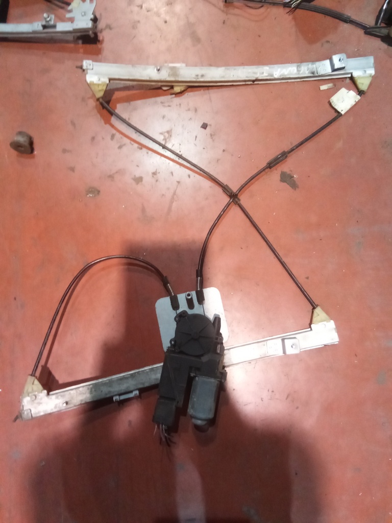 Elevalunas delantero izquierdo Renault laguna '05