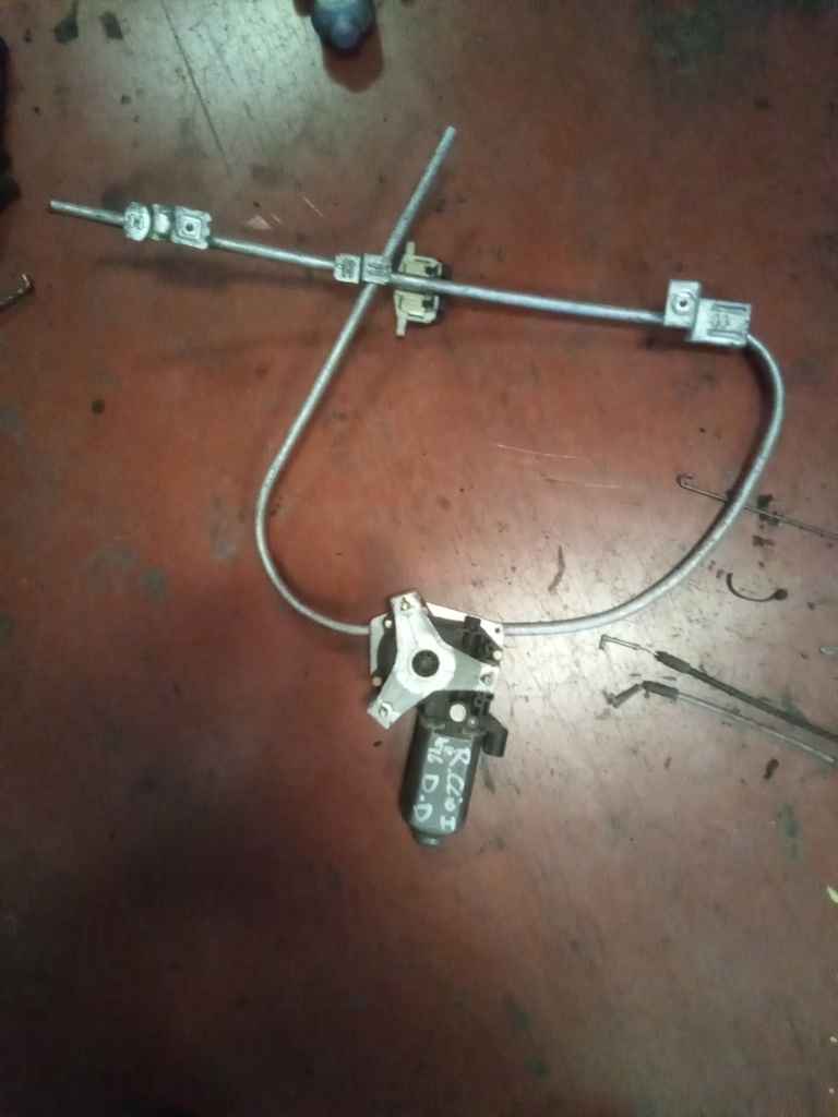 Elevalunas delantero derecho Renault Clio I '96