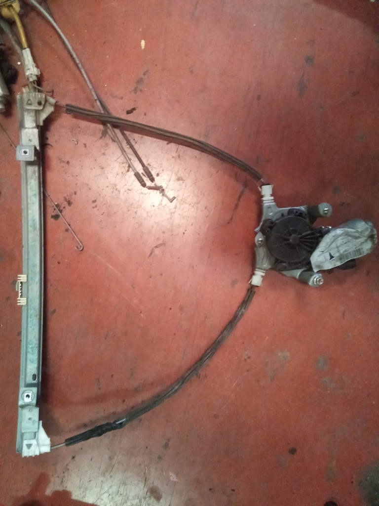 Elevalunas delantero izquierdo 3p  Renault Clio II '03