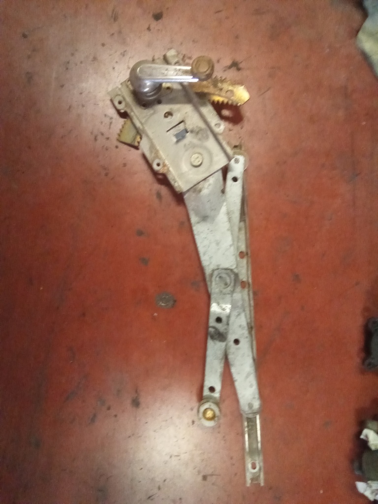 Elevalunas delantero izquierdo manual Nissan vanette '96