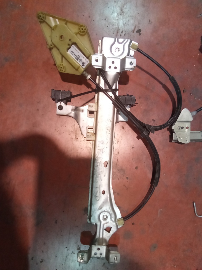 Elevalunas trasero derecho Renault Fluence '10