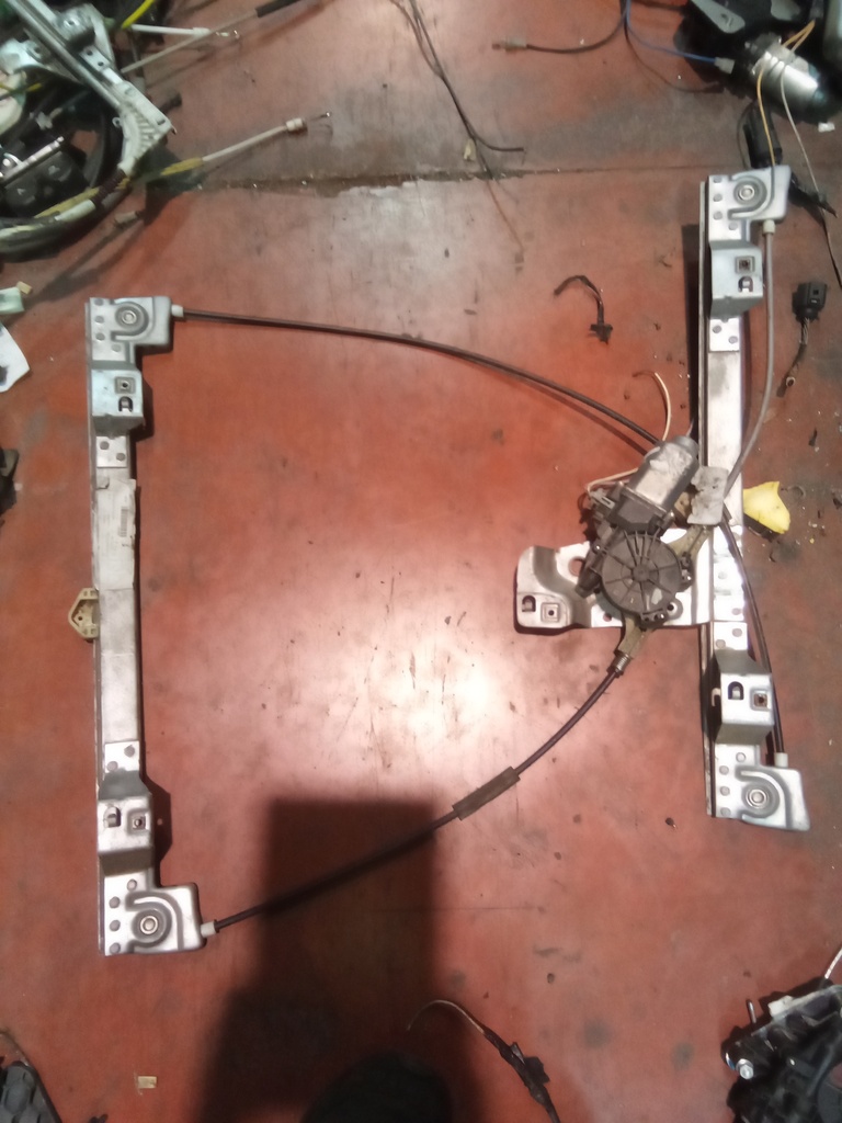 Elevalunas delantero derecho Renault Kangoo '08