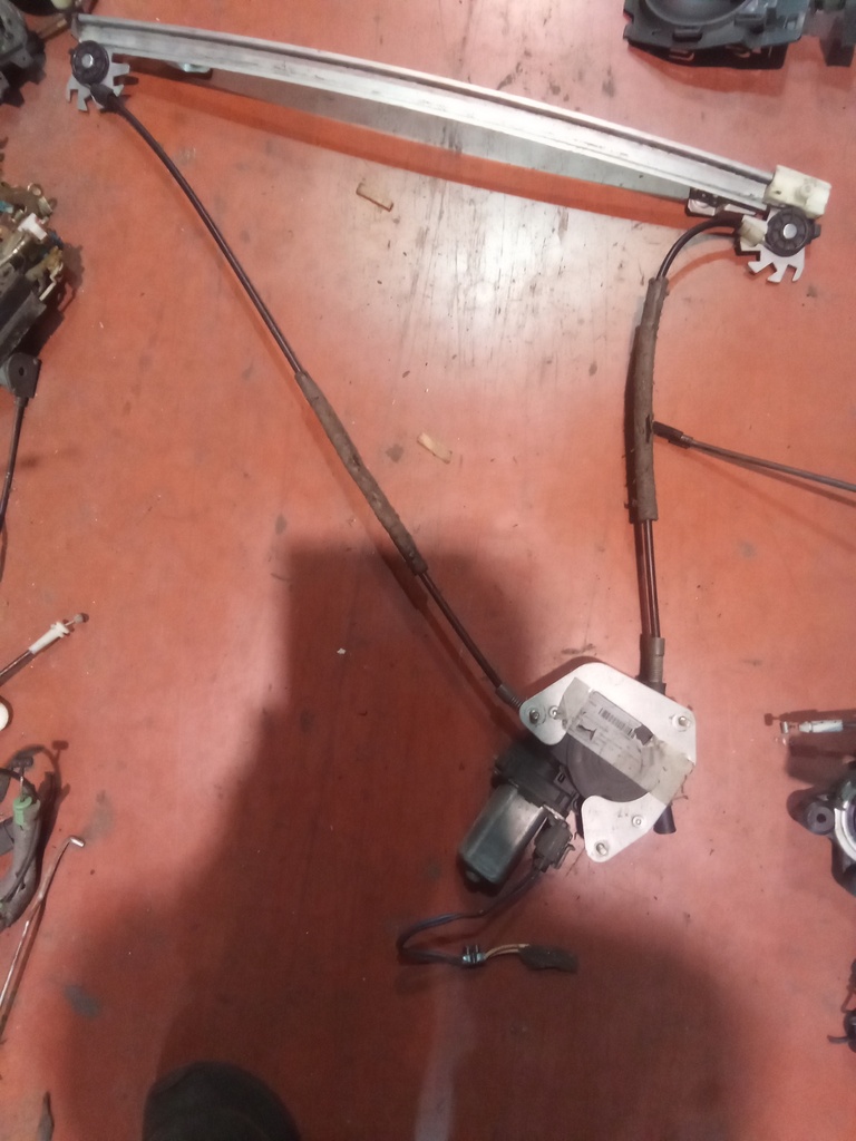 Elevalunas delantero derecho 3p Renault megane '97