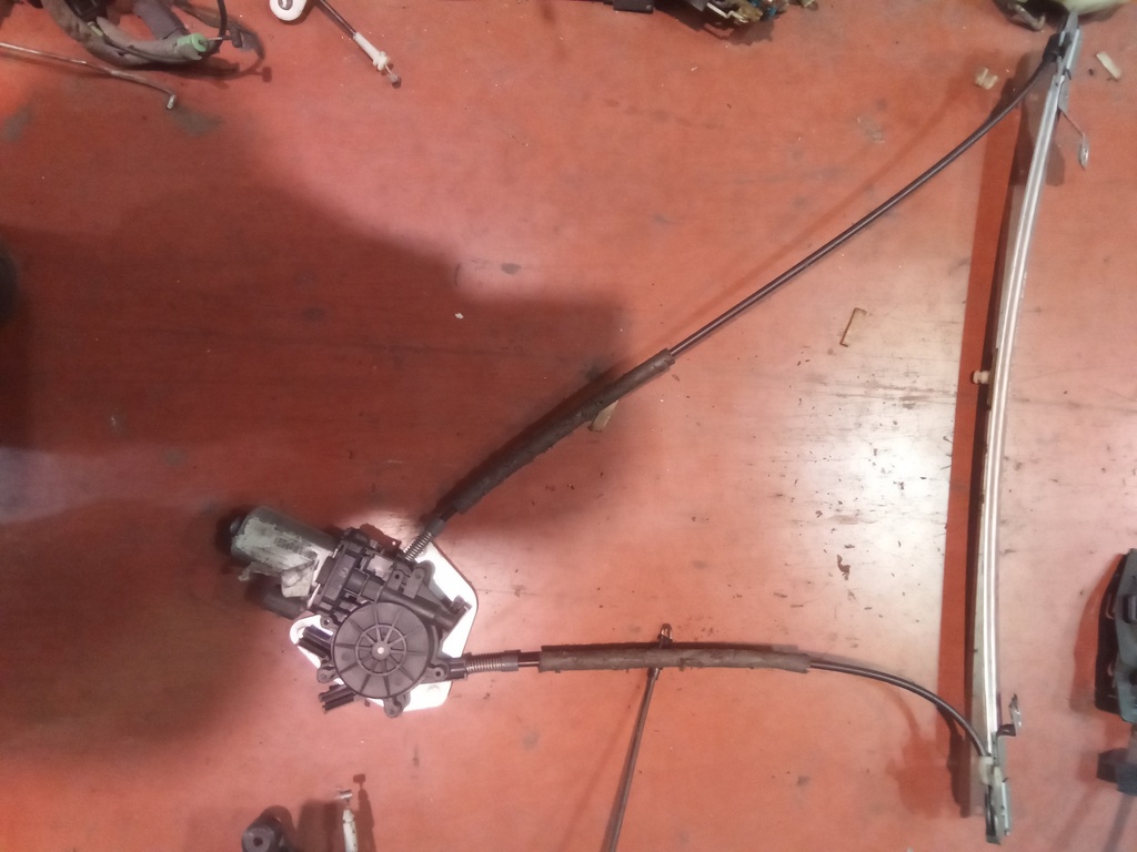 Elevalunas delantero izquierdo 3p Renault megane '97