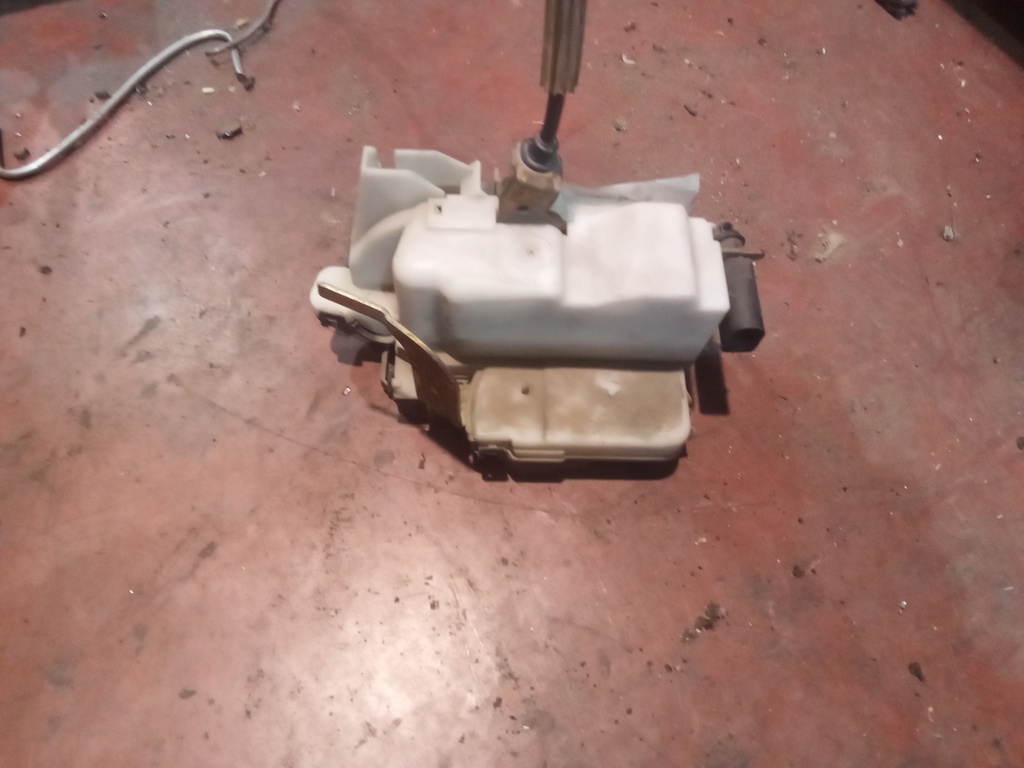 Cerradura trasera derecha seat Ibiza '99