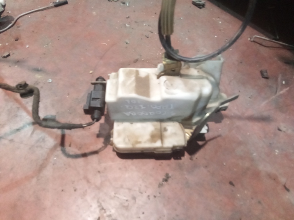 Cerradura trasera izquierda seat Ibiza '99