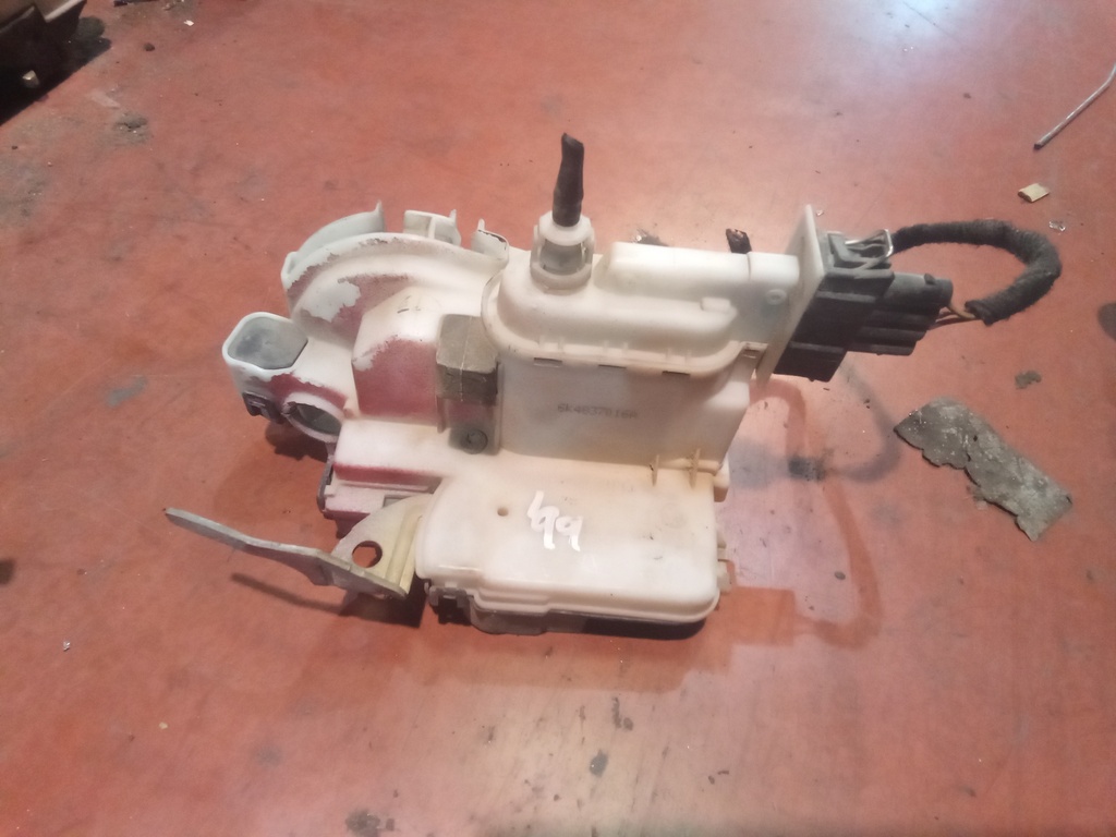 Cerradura delantera derecha seat Ibiza '99