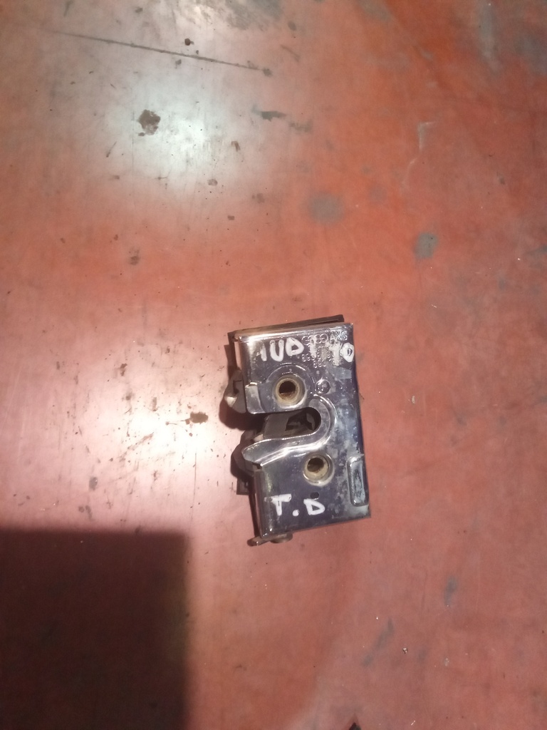 Cerradura trasera derecha audi 90 '91