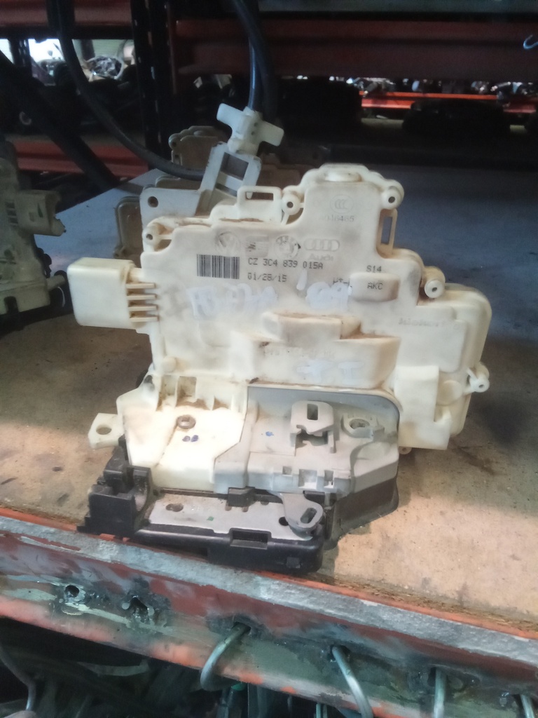 Cerradura trasera izquierda Wolkswagen Passat '08