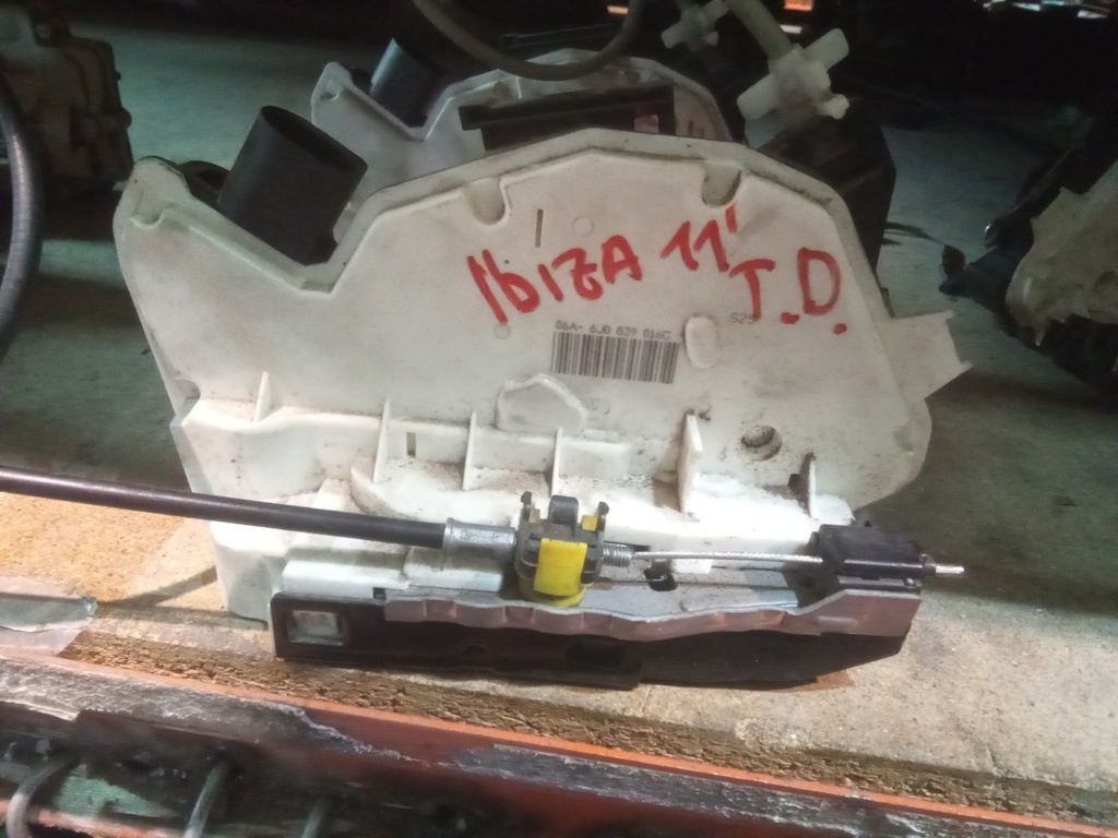 Cerradura trasera derecha seat Ibiza '11