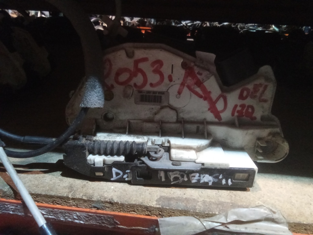 Cerradura delantera izquierda seat Ibiza '11