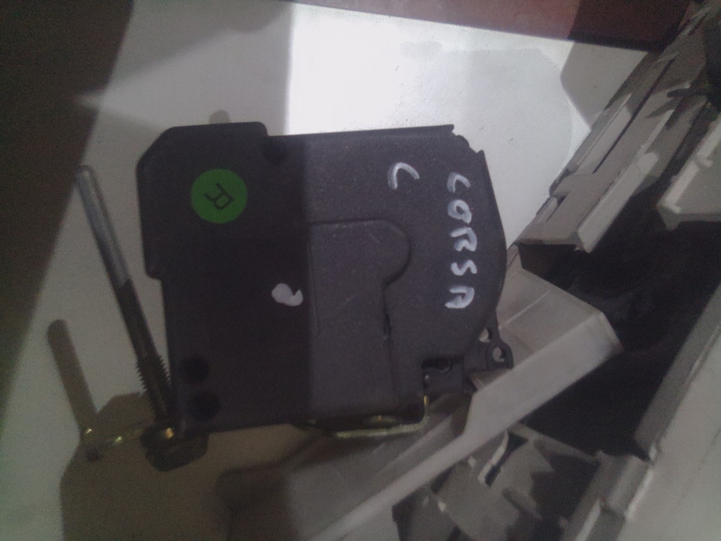 Cinturon delantero izquierdo opel Corsa c '03