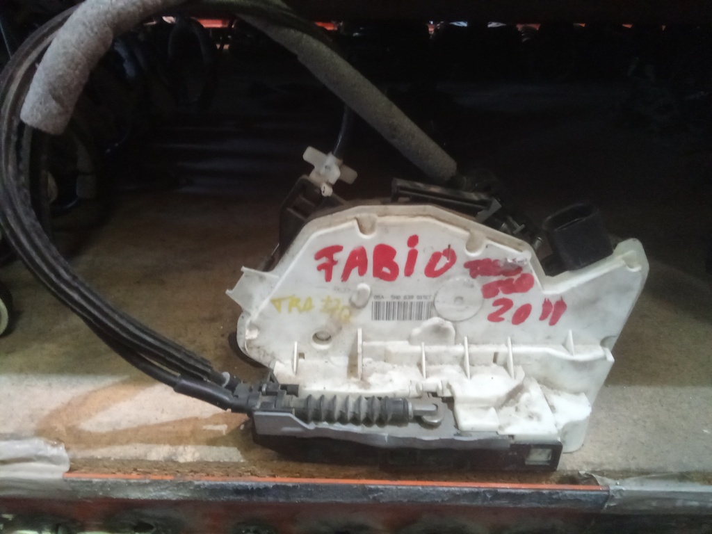 Cerradura trasera izquierda skoda Fabia '11