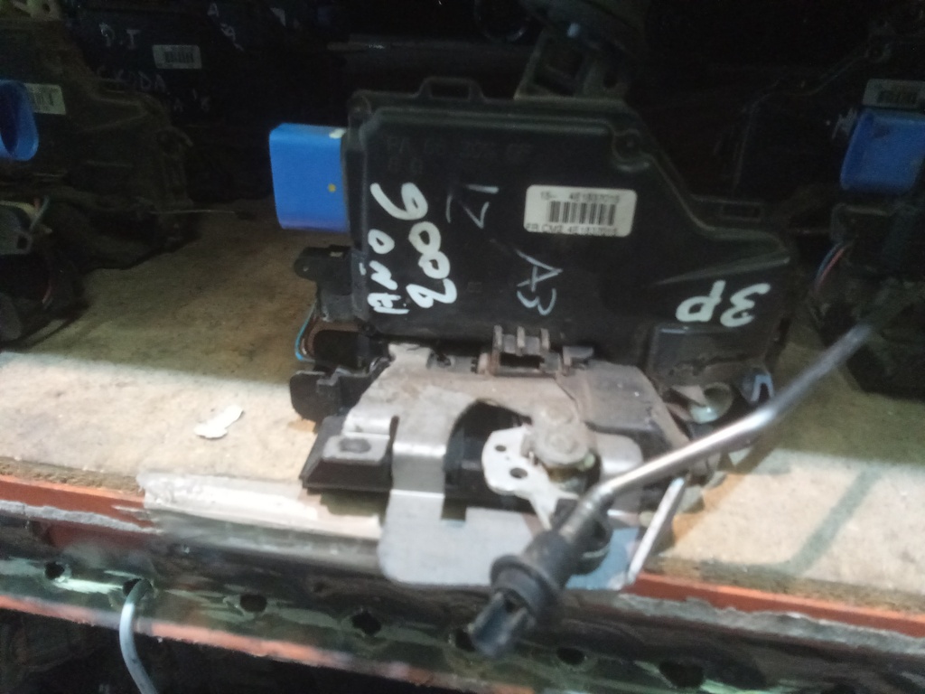 Cerradura delantera izquierda 3p audi a3 '06