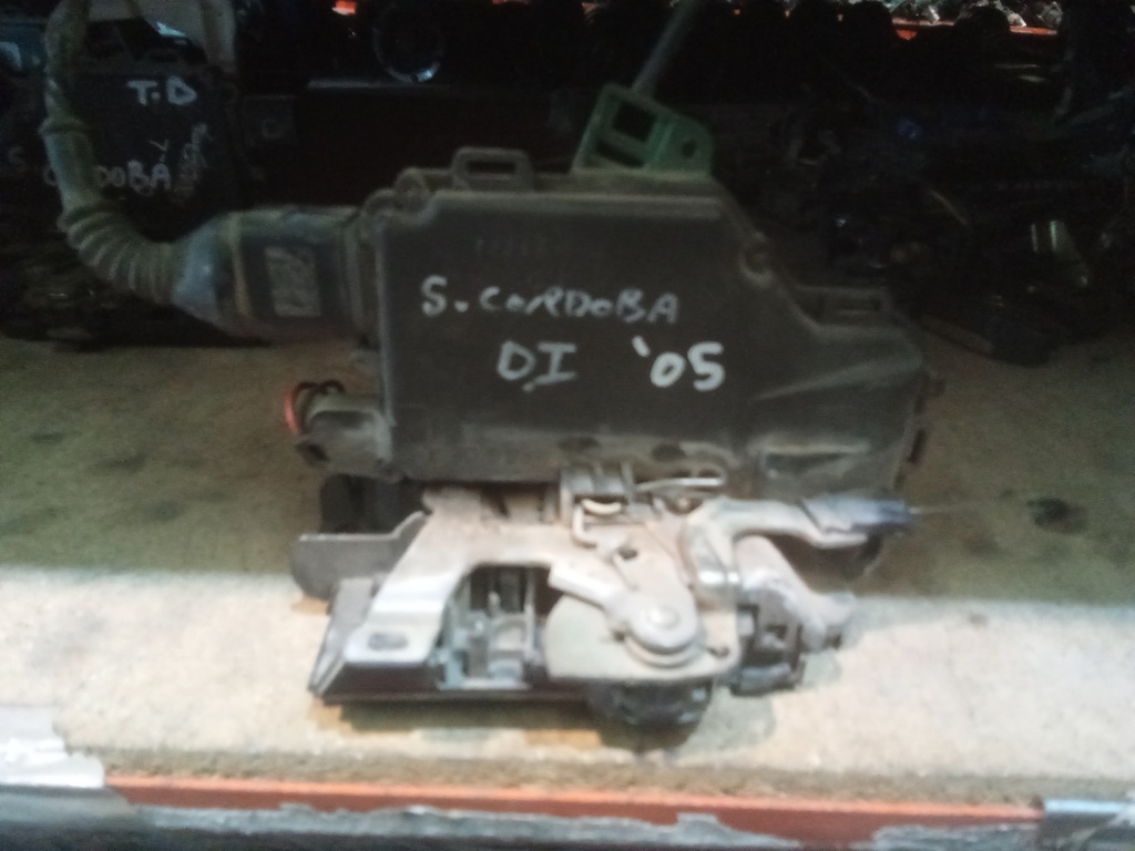 Cerradura delantera izquierda seat Cordoba '05