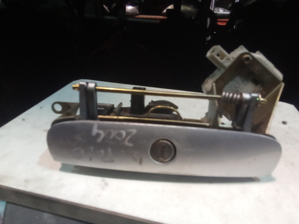 Maneta exterior maletero Wolkswagen polo '04