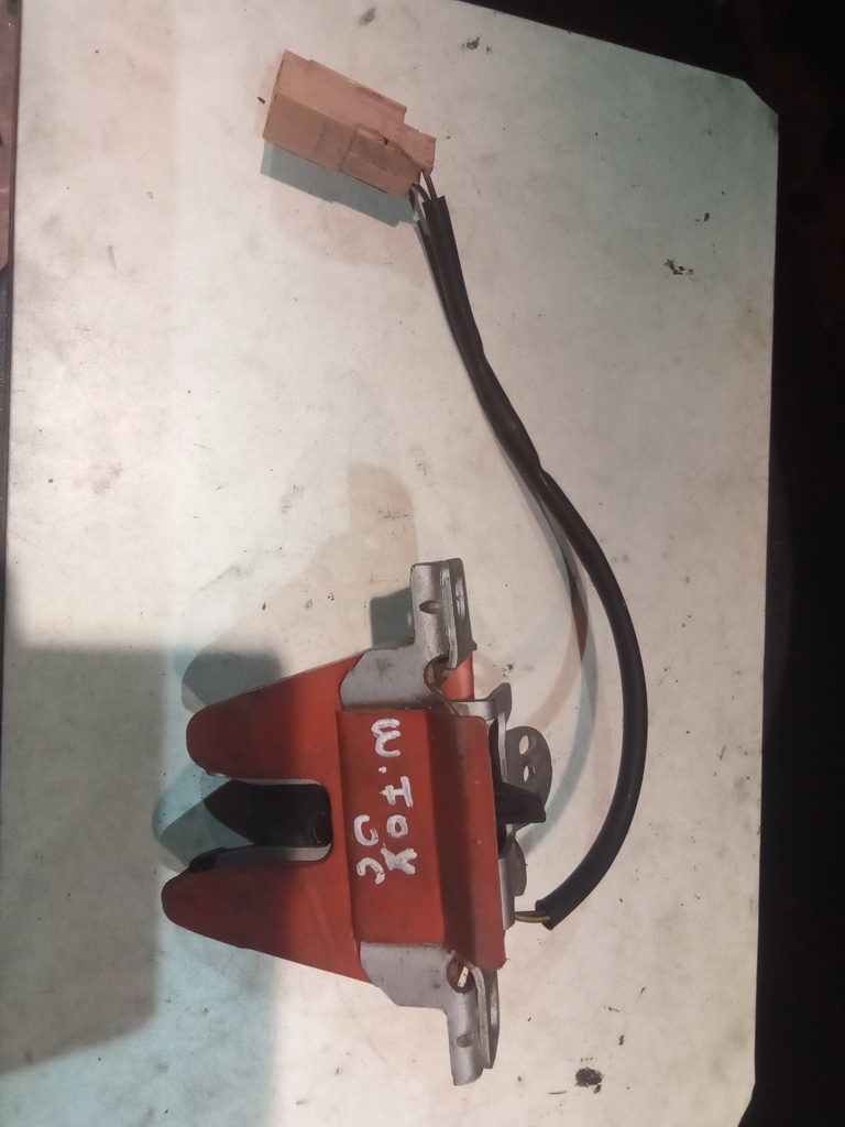 Cerradura maletero Volkswagen fox '06