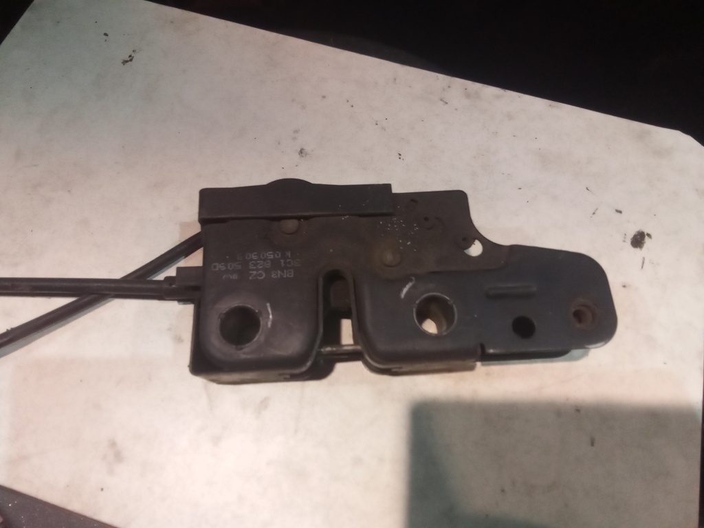 Cerradura capo Volkswagen passat '06