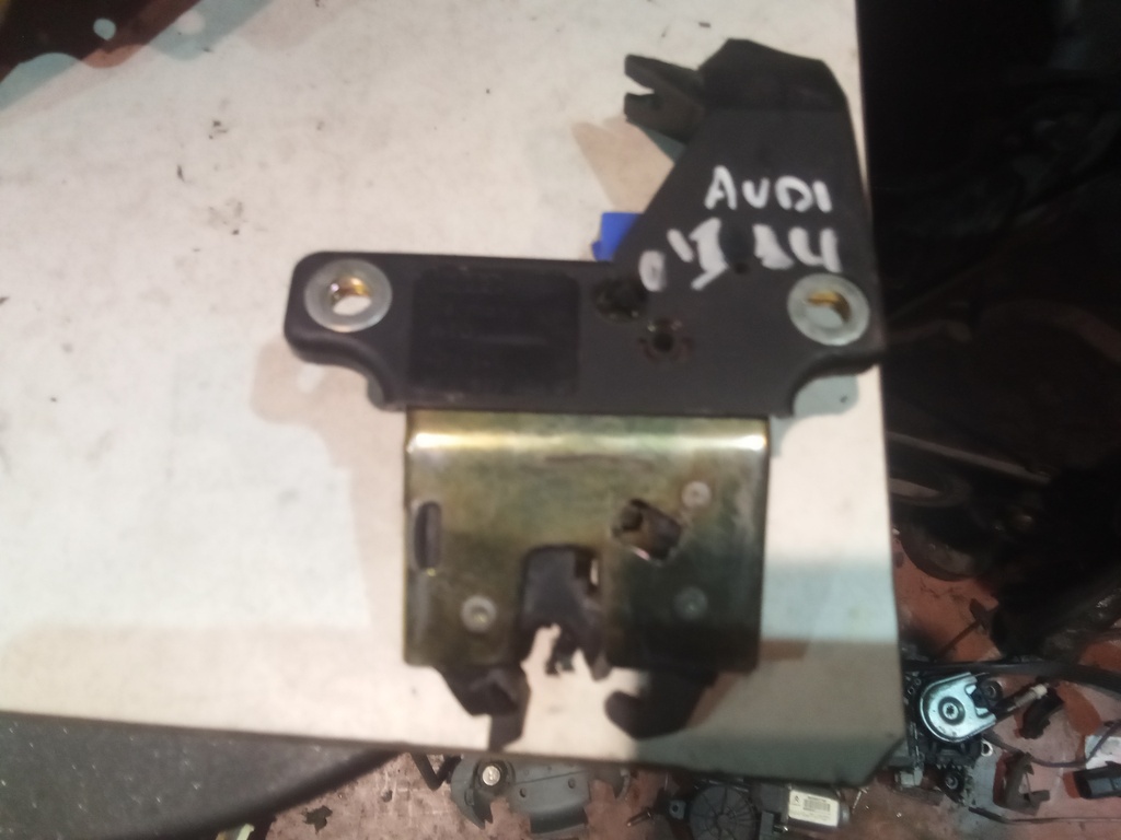 Cerradura maletero audi a4 '02