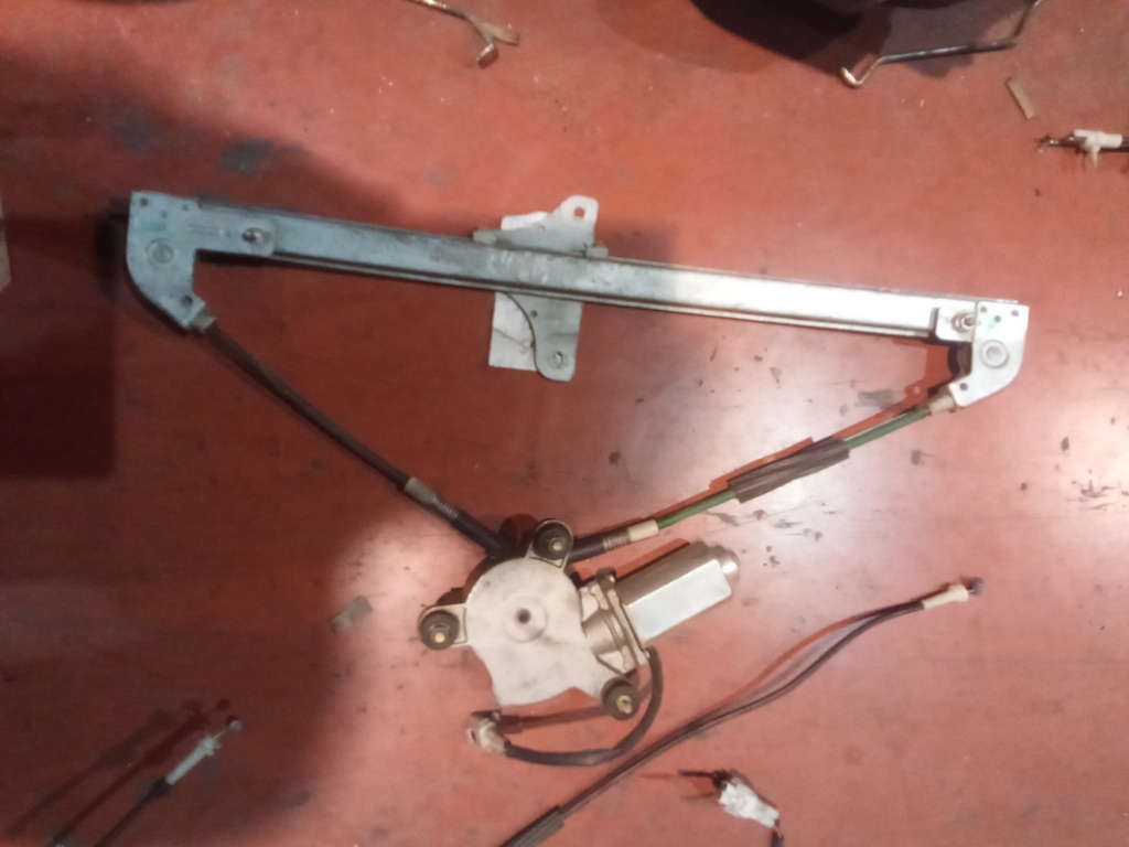 Elevalunas delantero izquierdo Opel agila '02