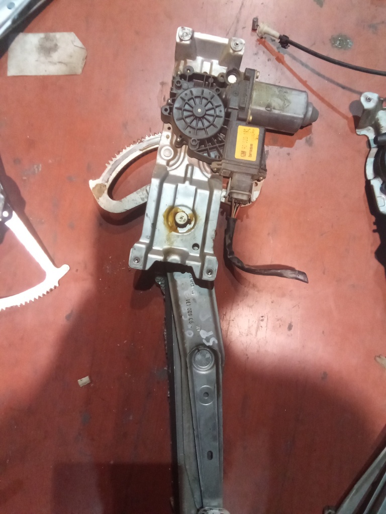 Elevalunas delantero izquierdo 5p Opel corsa b '94