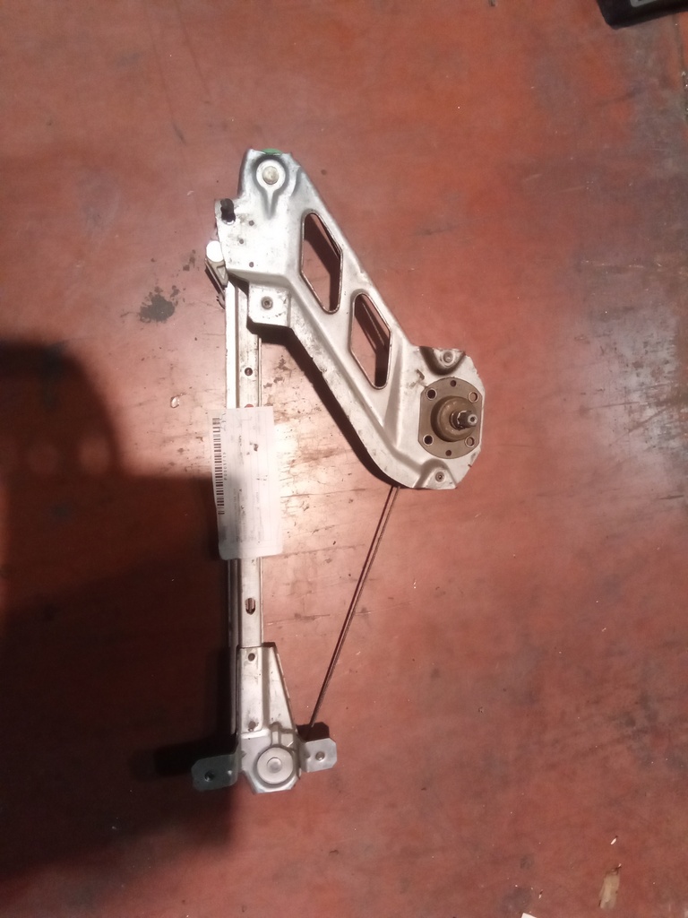 Elevalunas trasero derecho manual Opel corsa b '98