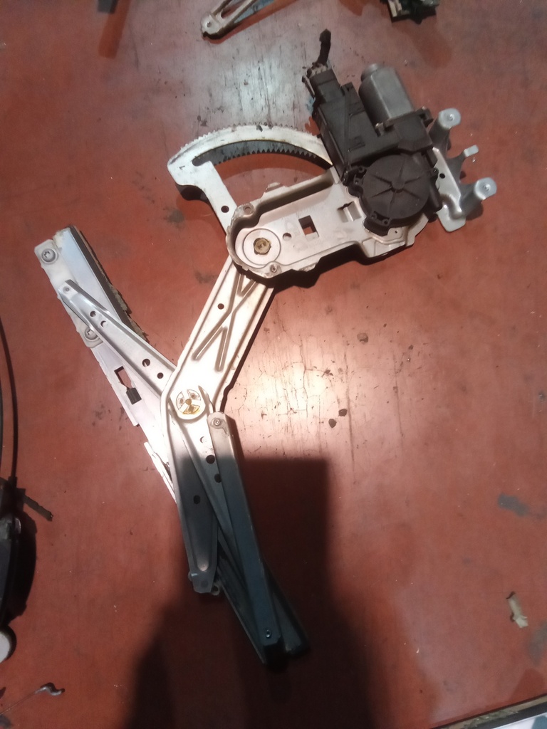 Elevalunas delantero derecho Opel Meriva '03