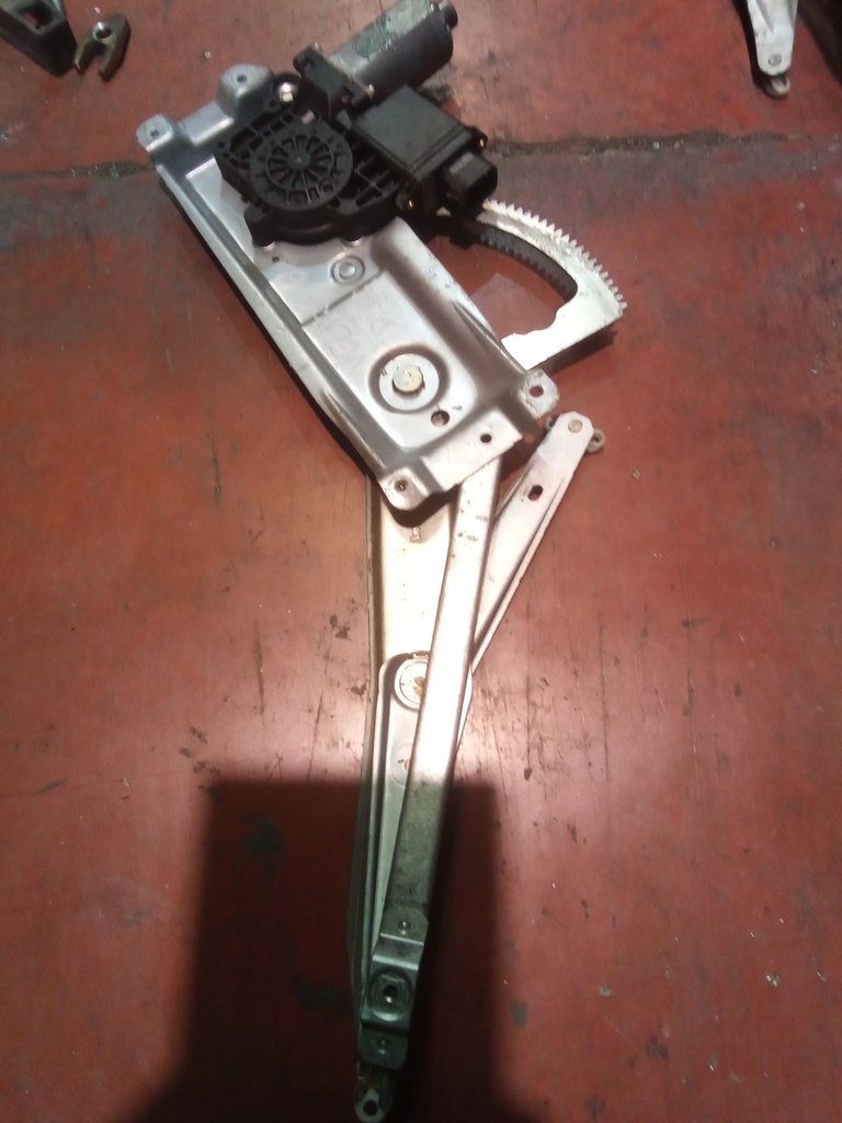 Elevalunas delantero izquierdo Opel Vectra b '99