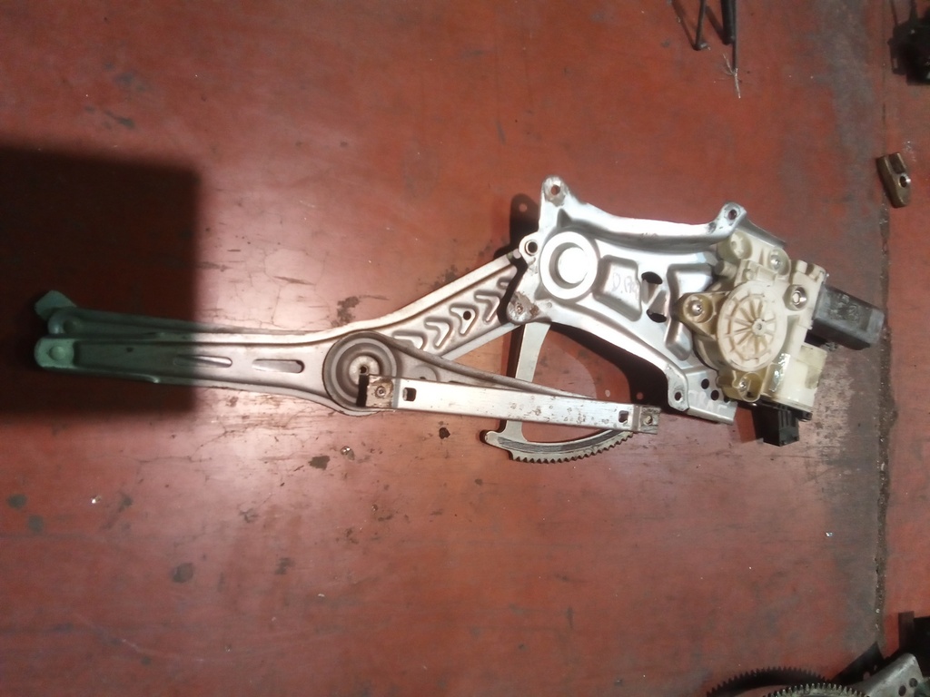 Elevalunas delantero izquierdo Opel Vectra c '05