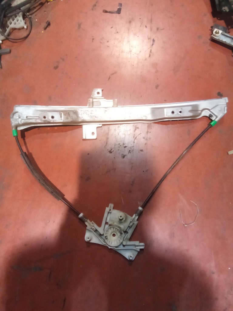 Elevalunas delantero izquierdo Peugeot 407 '05