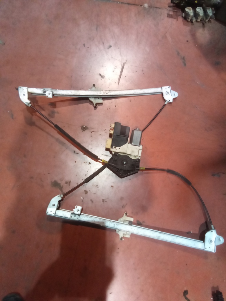 Elevalunas delantero derecho Peugeot 807 '00