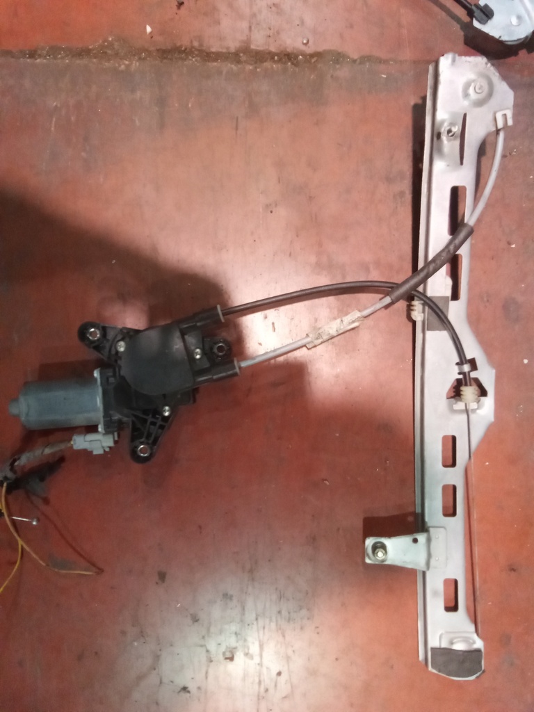 Elevalunas delantero derecho Peugeot 306 '00