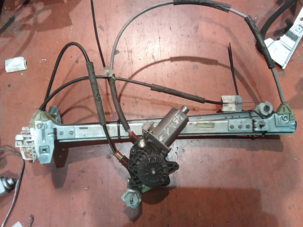 Elevalunas delantero derecho citroen Xsara '97