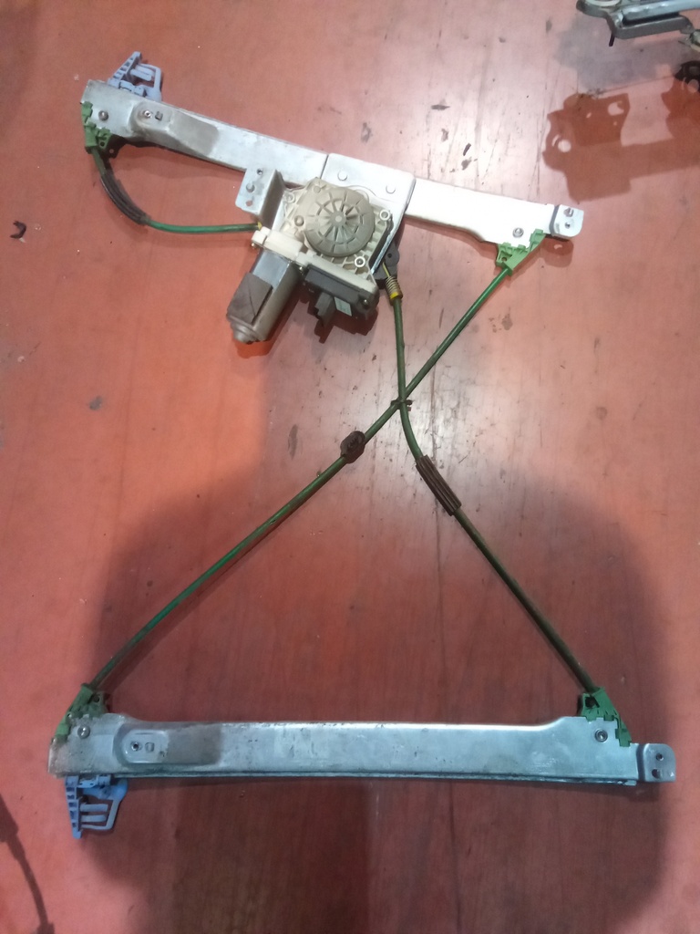 Elevalunas delantero derecho citroen c2 '05