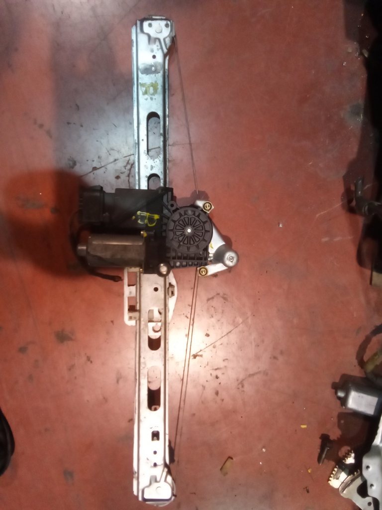 Elevalunas delantero derecho Mercedes clase a w168 '00