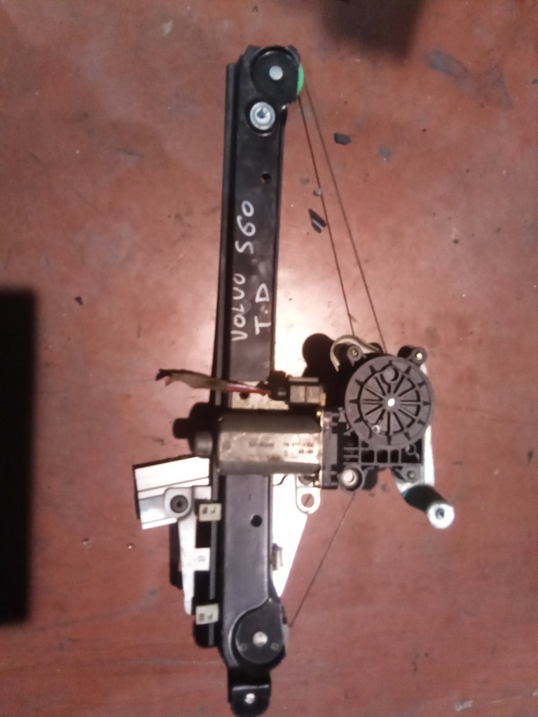 Elevalunas trasero derecho Volvo s60 '01