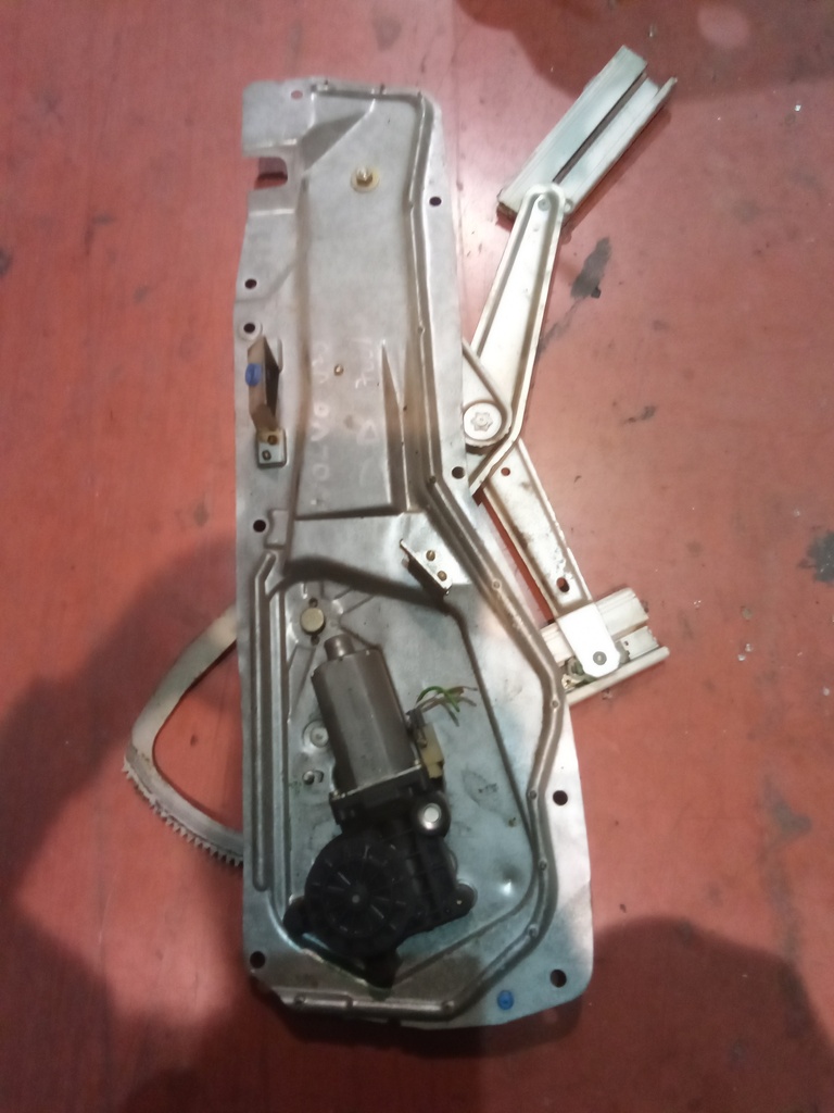 Elevalunas delantero derecho Volvo v70 '97