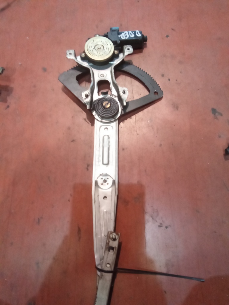 Elevalunas delantero derecho Daewoo tacuma '03