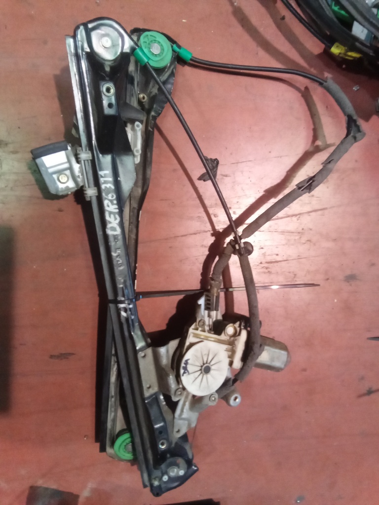 Elevalunas delantero derecho Ford focus '02